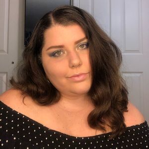 Meet your Posher, Courtney